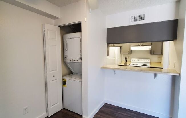 1 bed, 1 bath, 580 sqft, $1,095, Unit 222