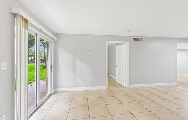 1 bed, 1.5 baths, 866 sqft, $1,900, Unit L- 504