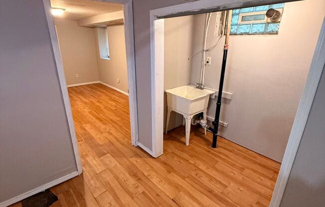 2 beds, 1 bath, 700 sqft, $1,300, Unit 1