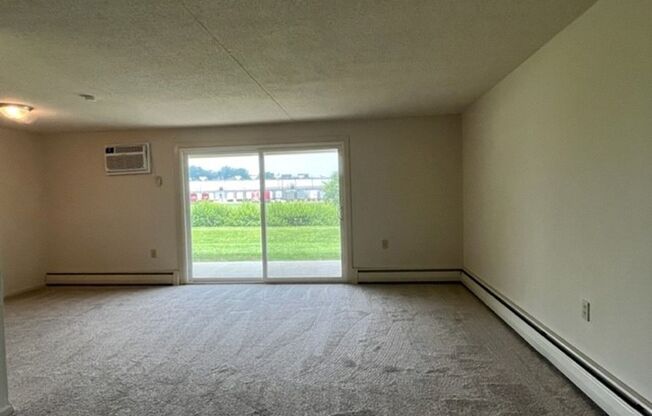 1 bed, 1 bath, 700 sqft, $1,300, Unit 717