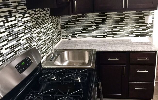 *** Amazing Apartment in Mt. Washington * Pet Friendly * Duplex style * Available Now * Spacious & Renovated ***