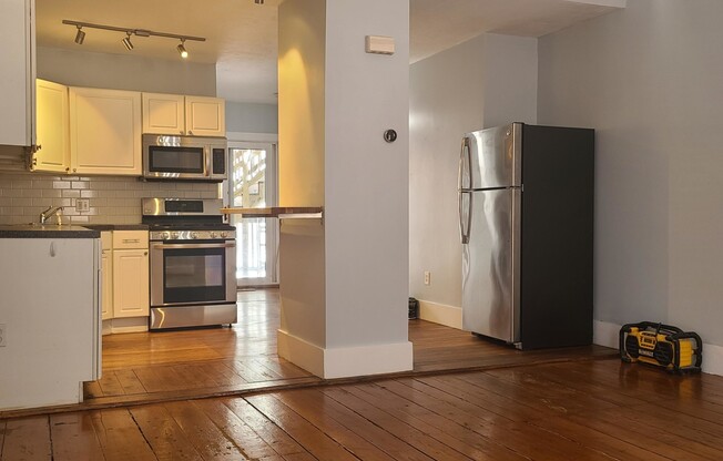 216 W 9 ST