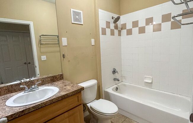 3 beds, 3 baths, $2,600, Unit Unit 211