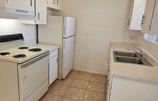 2 beds, 1 bath, $995, Unit Bev1622-22