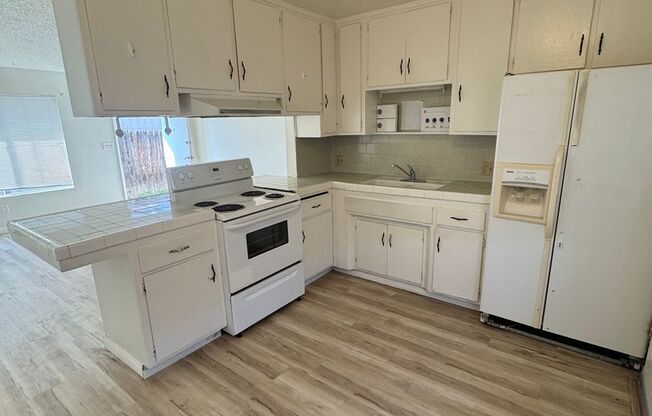 2 beds, 1 bath, 750 sqft, $1,400, Unit B