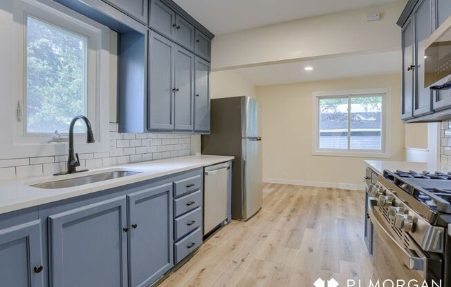3 bedroom, 2 bathroom House Available Immediately