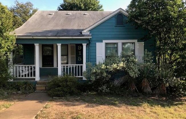 PRELEASING FOR EARLY SEPT! Charming 3 Bed | 2 Bath Home Near UT & Downtown Austin – Classic Character Meets Prime Location!