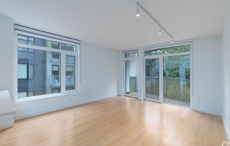 3 beds, 2 baths, 1,238 sqft, $5,600, Unit 202