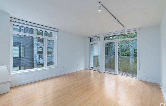 3 beds, 2 baths, 1,238 sqft, $5,600, Unit 202