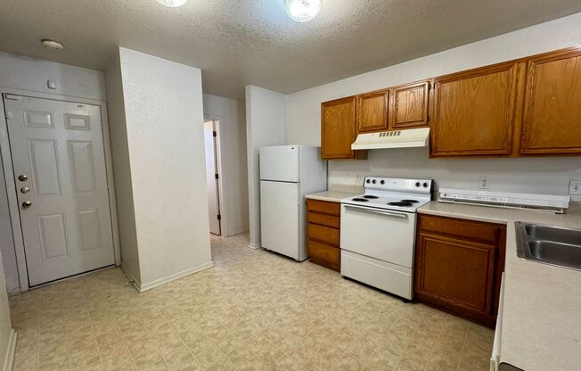 2 beds, 1.5 baths, 834 sqft, $825, Unit Apt A