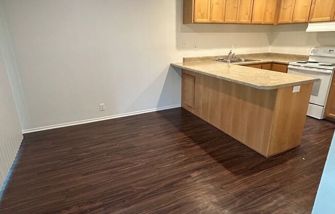 2 beds, 1 bath, 905 sqft, $1,550, Unit 068