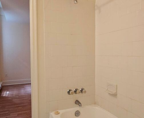 3 beds, 2 baths, 1,100 sqft, $1,915, Unit 105