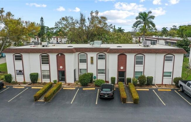 Beautiful 2 MASTER SUITE CONDO in Central Ft. Myers with Over 1200 Sqft.