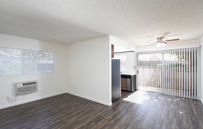 *MOVE-IN SPECIAL* Large One Bedroom in Gated Community with A/C