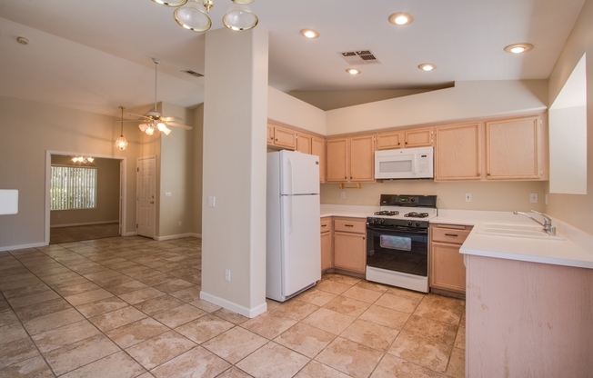 Charming 3 bedroom 2 bath in heart of Summerlin!