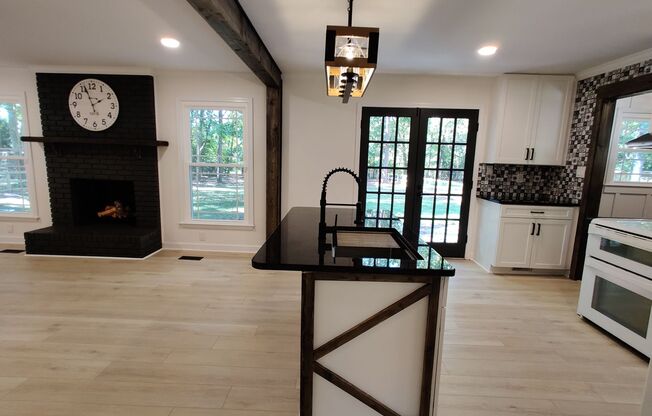 Renovated 3 Bedroom Home in Oakdale
