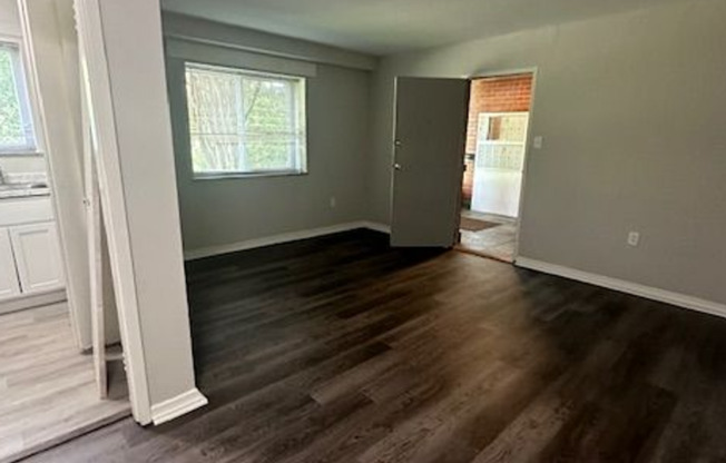 1 bed, 1 bath, $1,400, Unit R24-4