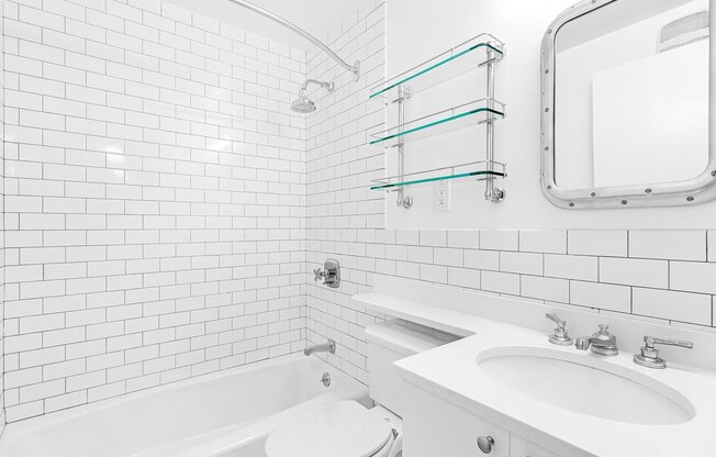 1 bed, 1 bath, $4,300, Unit 12G