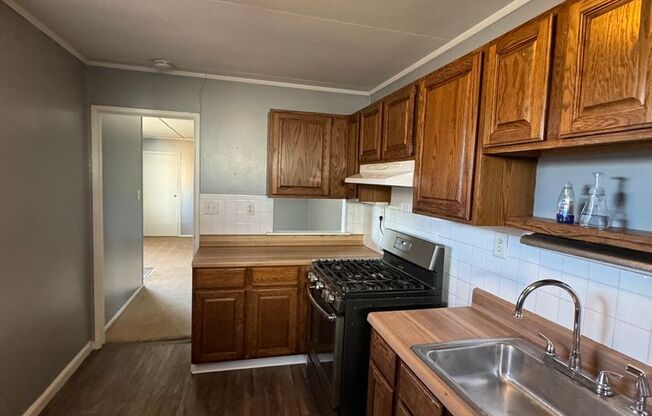 3 beds, 1 bath, $1,195