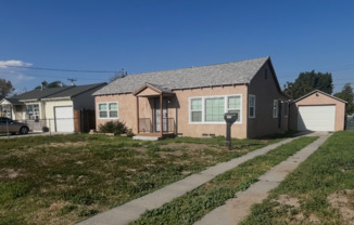 3 bed 2 bath house with garage