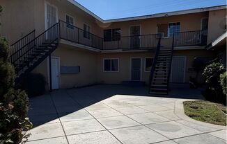 2 beds, 1 bath, 700 sqft, $2,295, Unit H1