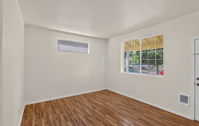Bright & Spacious Townhome with Private Patio