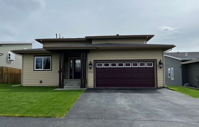Meticulously well kept 3 bed, 3.5 bath Gov't Hill Home with VIEWS!!!