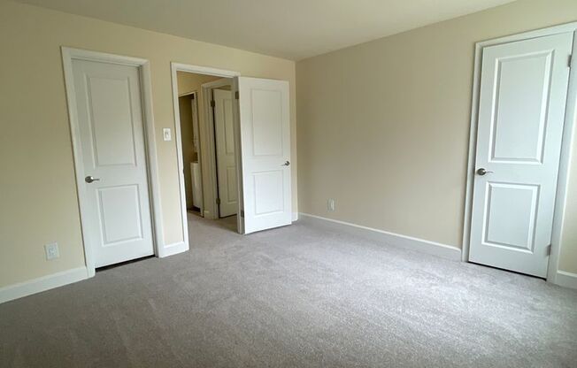 3 beds, 2 baths, 1,152 sqft, $2,370, Unit 14225 #303