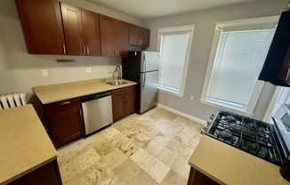 2 beds, 1 bath, 800 sqft, $2,400, Unit 2