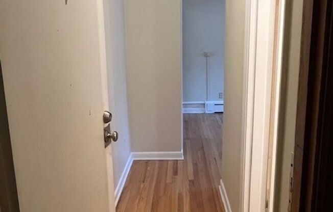 Studio, 1 bath, 450 sqft, $995