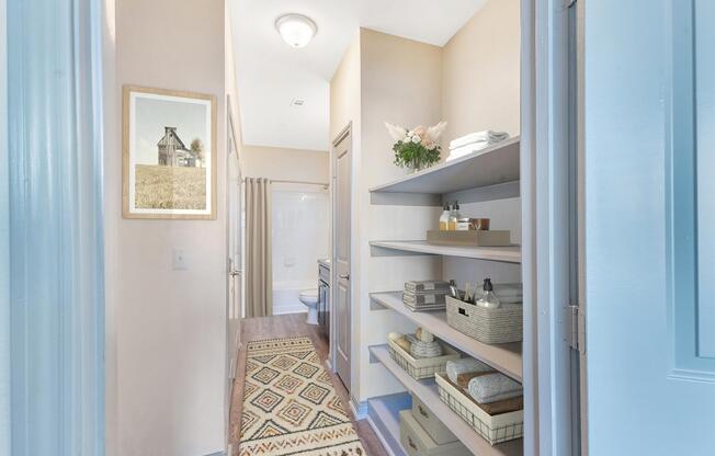 2 beds, 2 baths, 950 sqft, $1,565
