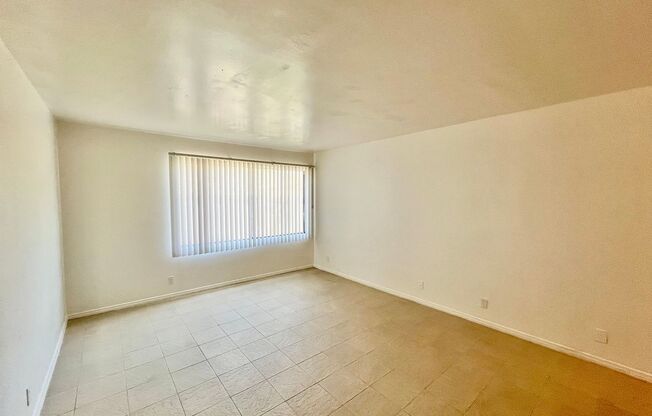 2BD/2BTH with Central A/C, Private Patio, Walk-In Closet, Onsite Laundry, and Parking!