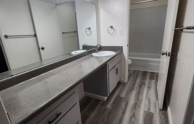 1 bed, 1 bath, 750 sqft, $1,450, Unit 14