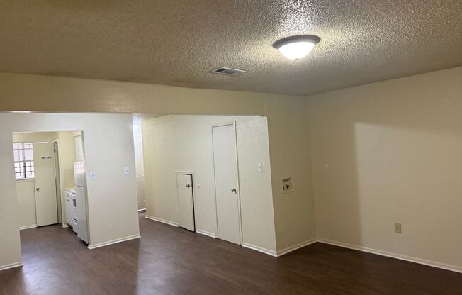 2 beds, 1.5 baths, 1,100 sqft, $900, Unit 1855-C