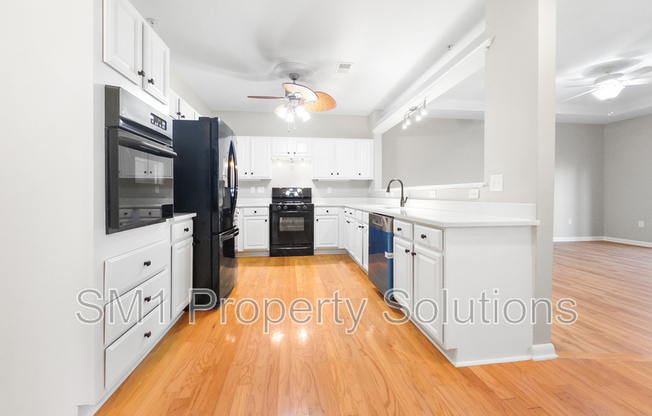 605 W MARKET ST
