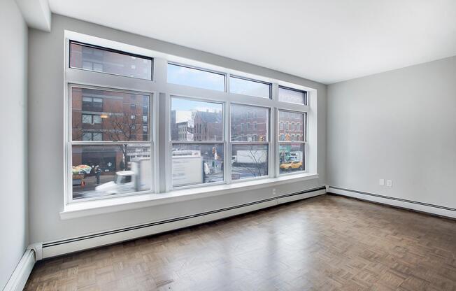 596 9 AVE