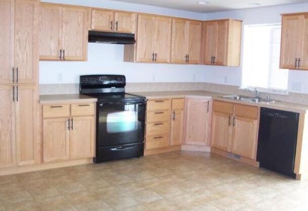 Well-Maintained 3-Bedroom Home with Loft & Fenced Backyard