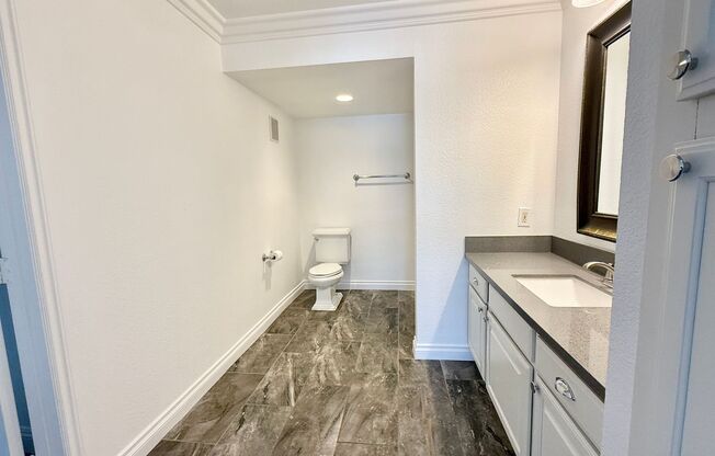 1 bed, 1 bath, $1,250, Unit # 2011