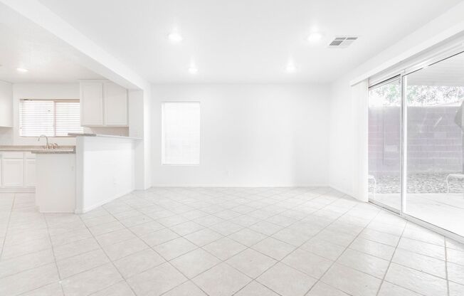Huge 4 bedroom, 2.5 bath house in Summerlin!
