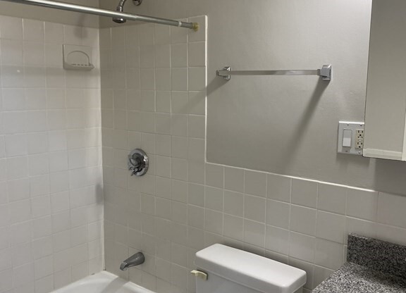 2 beds, 2 baths, 950 sqft, $3,950, Unit 611