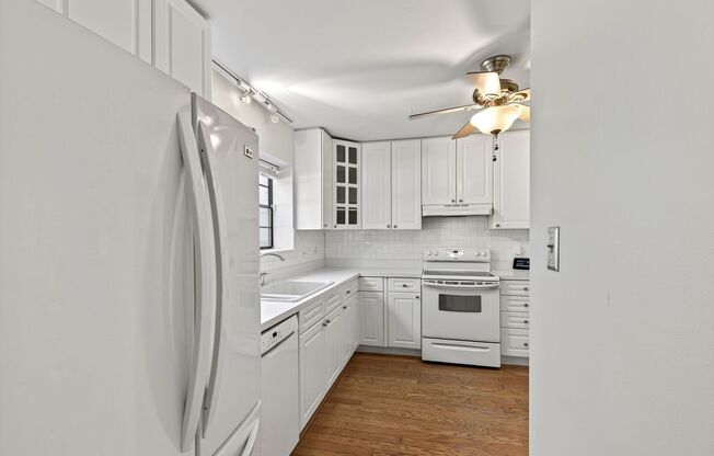 Raleigh Living: Spacious 3BR Townhome in Spring Garden!