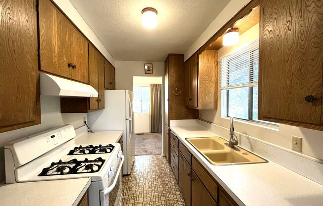 Great location near the heart of Atascadero Month to Month, no year lease
