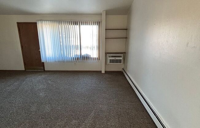 3 beds, 1.5 baths, 1,204 sqft, $1,569, Unit 5212 05