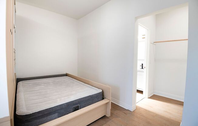 Studio, 1 bath, 214 sqft, $1,600, Unit 117