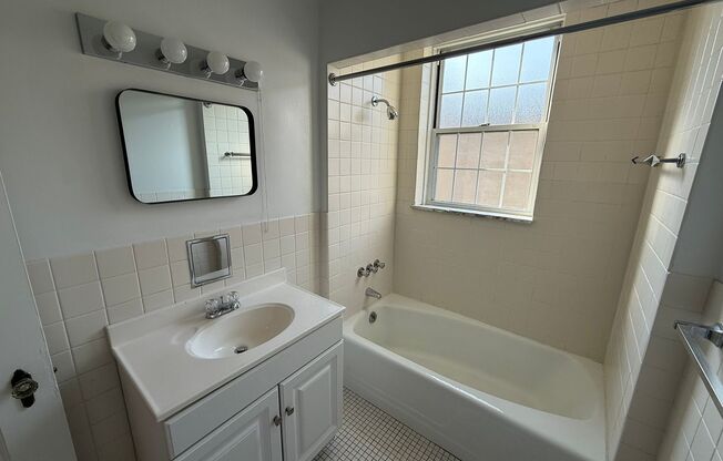 2 beds, 2 baths, 1,303 sqft, $2,200, Unit New King Edward  301