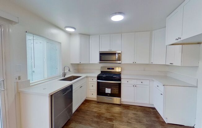 3 beds, 1 bath, $3,250