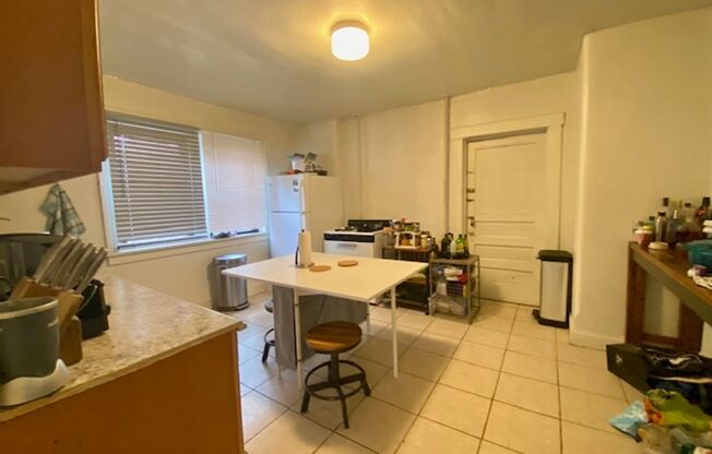 2 beds, 1 bath, 870 sqft, $1,325, Unit 3436 Ward 4