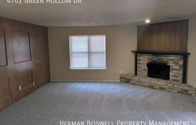 4702 GRN HOLW DR