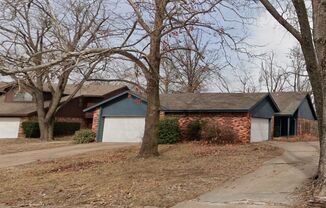 3815/3817 Lynnbrook Cir