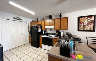 2 beds, 1 bath, $1,100